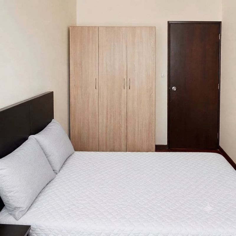 Comfort: clóset en madera clara.