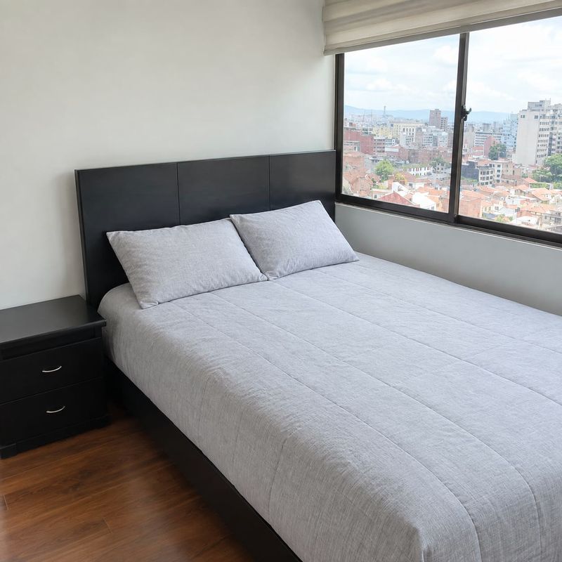 Select: cama con vista a la ciudad.
